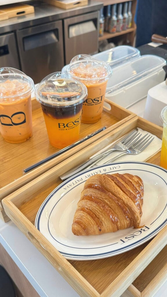 คาเฟ่พัทยา - เบสท์ คาเฟ่ แอนด์ อีทเทอรี่ พัทยา (Best Cafe & Eatery Pattaya)