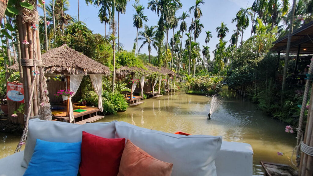 คาเฟ่นครปฐม - อินการ์เด้นส์ฮัท (In Garden Hut Cafe)