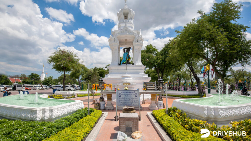 พิกัดขอพรเรื่องงาน - พระแม่ธรณีบีบมวยผม สนามหลวง (Mother Earth Squeezes her hair)