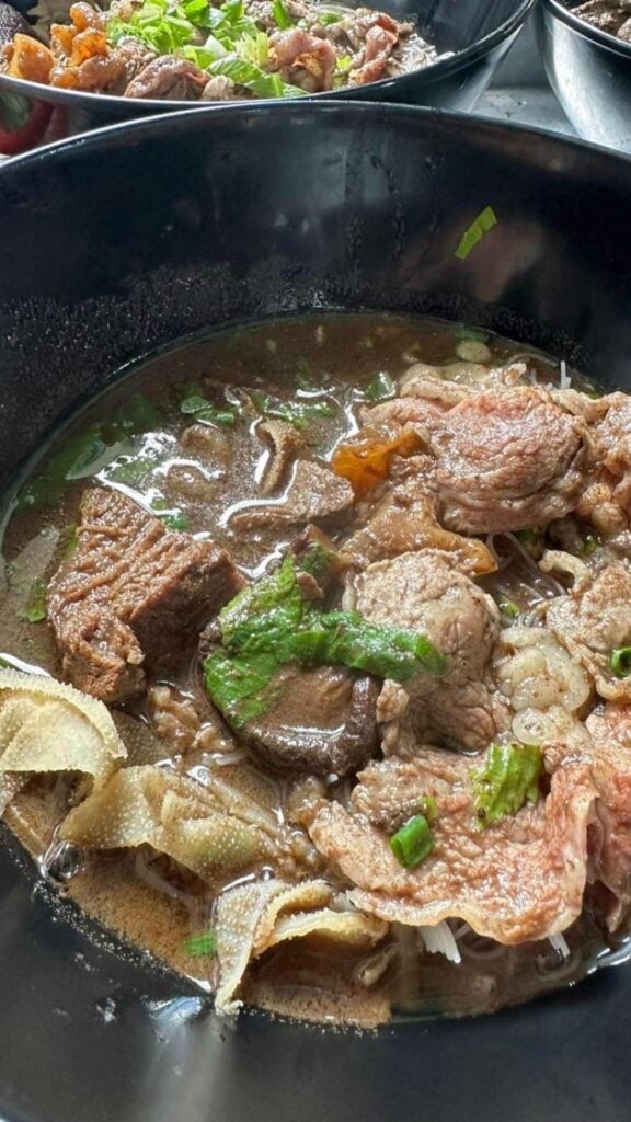 ร้านอาหารอยุธยา - ก๋วยเตี๋ยวเรือห้อยขา (Hanging Noodle)