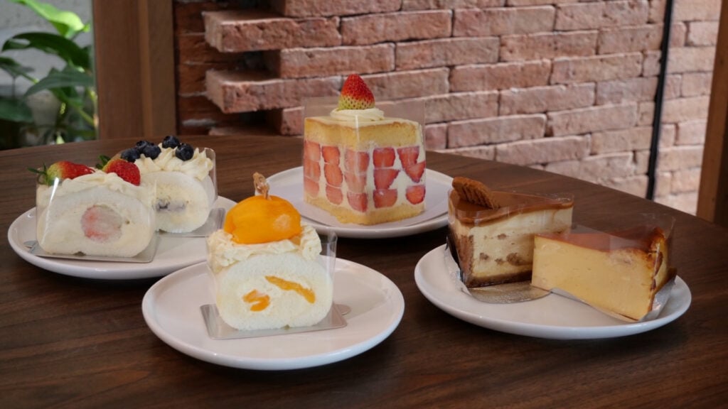คาเฟ่อยุธยา - คุ้นส์ (Kunst Bake N’ Cof)