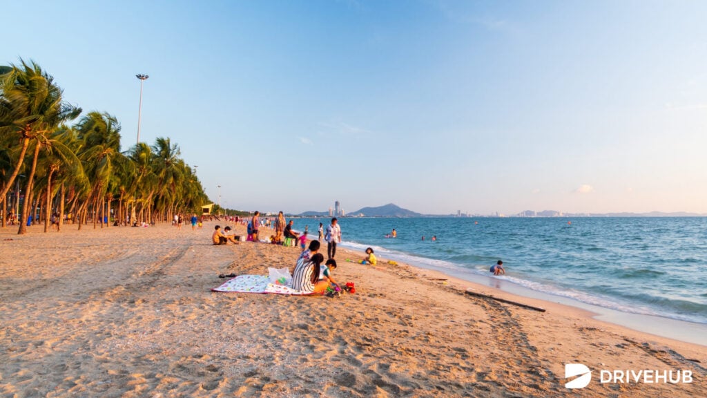 ที่เที่ยวใกล้เขาสามมุข - ชายหาดบางแสน (Bangsaen Beach)
