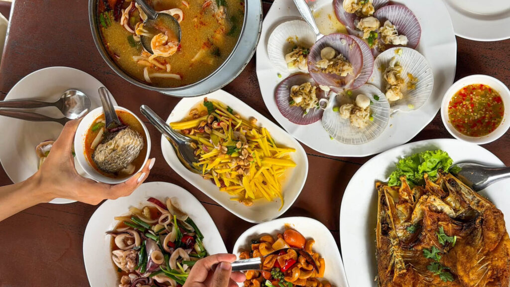 ร้านอาหารจันทบุรี - ร้านอาหารนิวทิวสน แหลมสิงห์ (New Tiw Son Laem Sing)