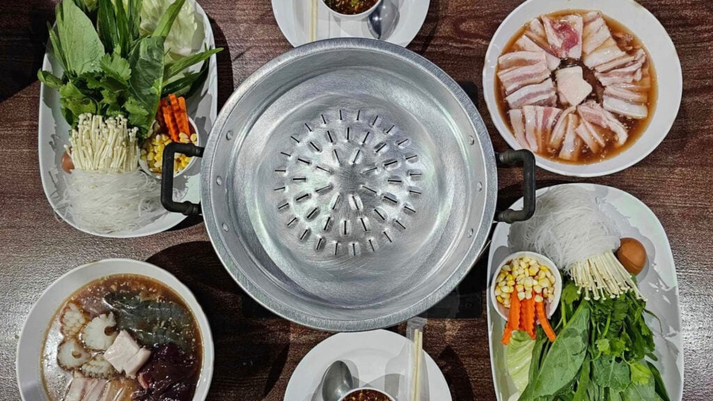 ร้านอาหารโคราช - สวนหม่อนหมูกระทะ 30 กันยา 88 (Suan Mon Mookrata)